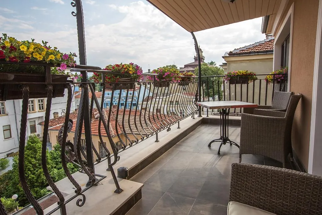 8 1/2 Art Guest House Plovdiv Bulgaria